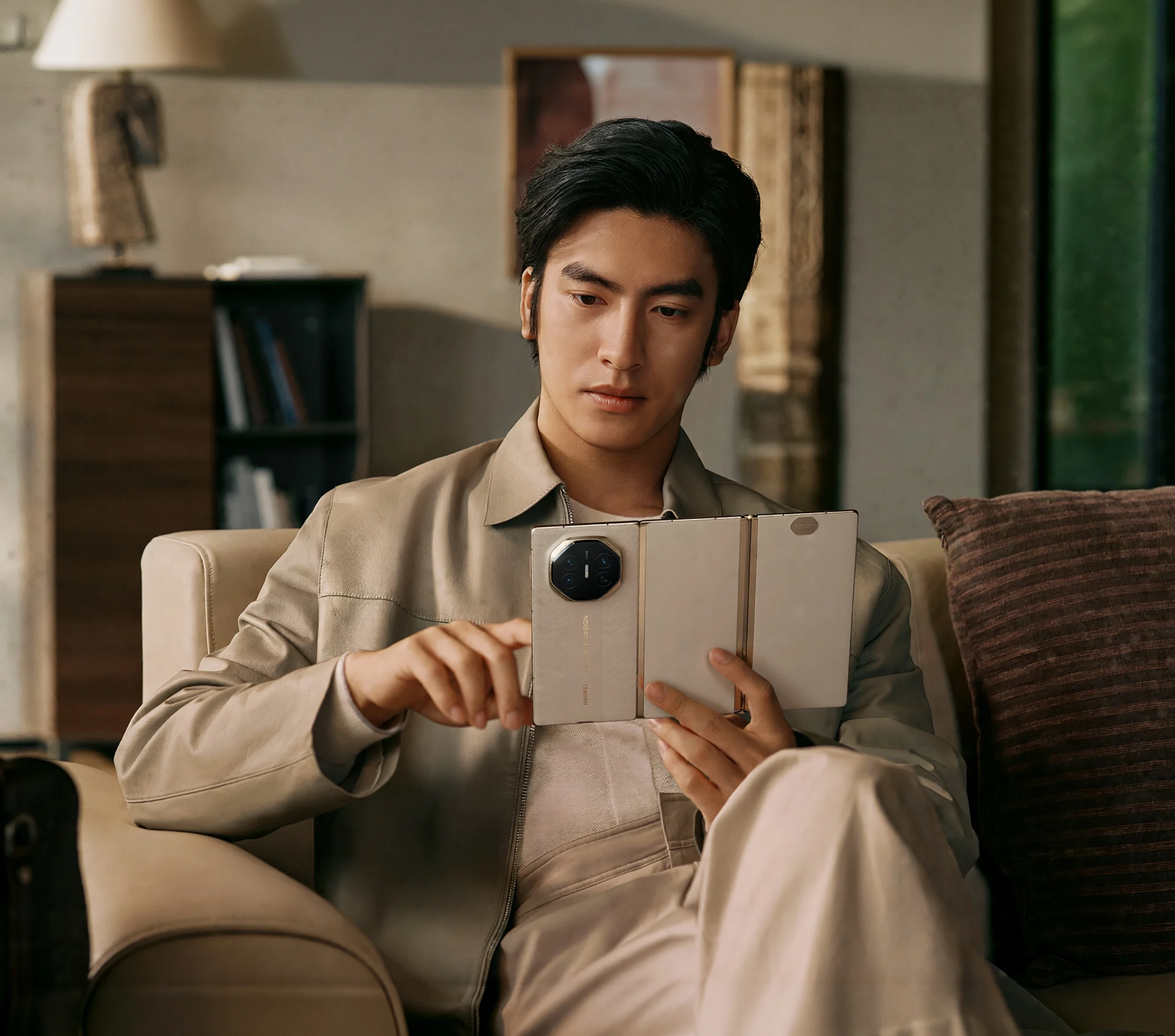 Buy HUAWEI Mate XT | ULTIMATE DESIGN - Smartphone - HUAWEI UAE