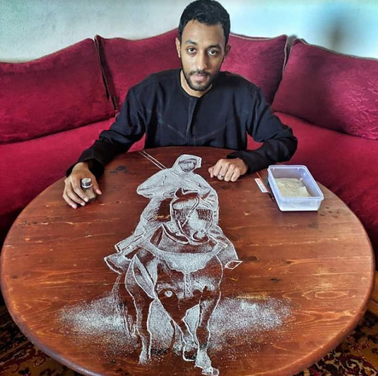أسفي: إسماعيل هجيلة يبدع لوحة فنية بمادة الملح.